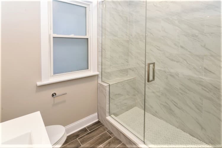 Chicago Apartment: 1432 W Farragut Ave