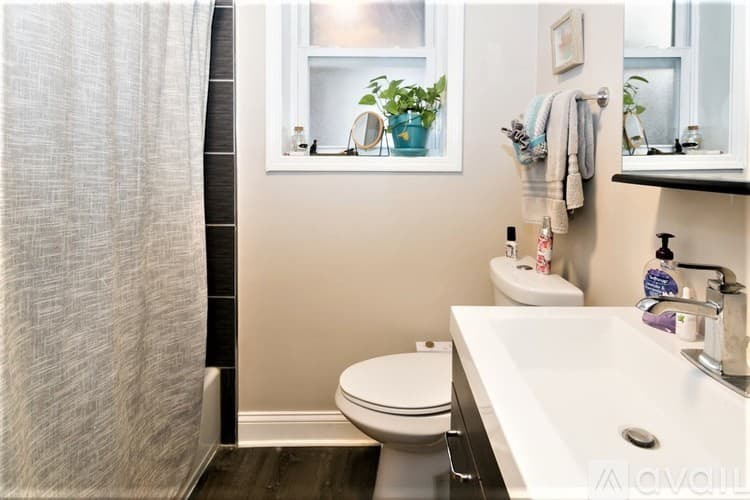 Chicago Apartment: 1604 W Berwyn Ave