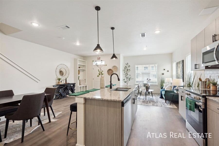 Brighton Condo: 631 Rawah Alley