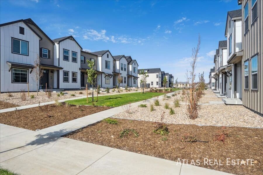 Brighton Condo: 631 Rawah Alley