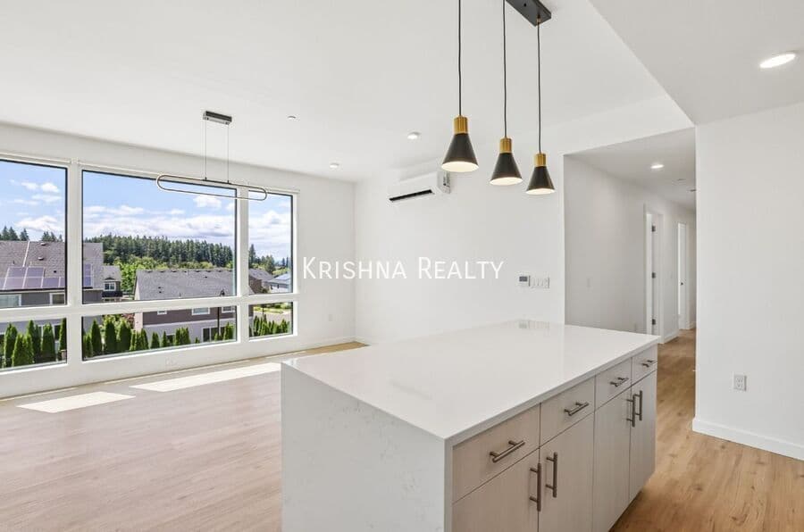 Portland Condo: 7650 NW 170th Ave - Unit