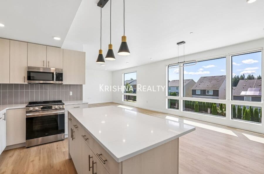 Portland Condo: 7650 NW 170th Ave - Unit