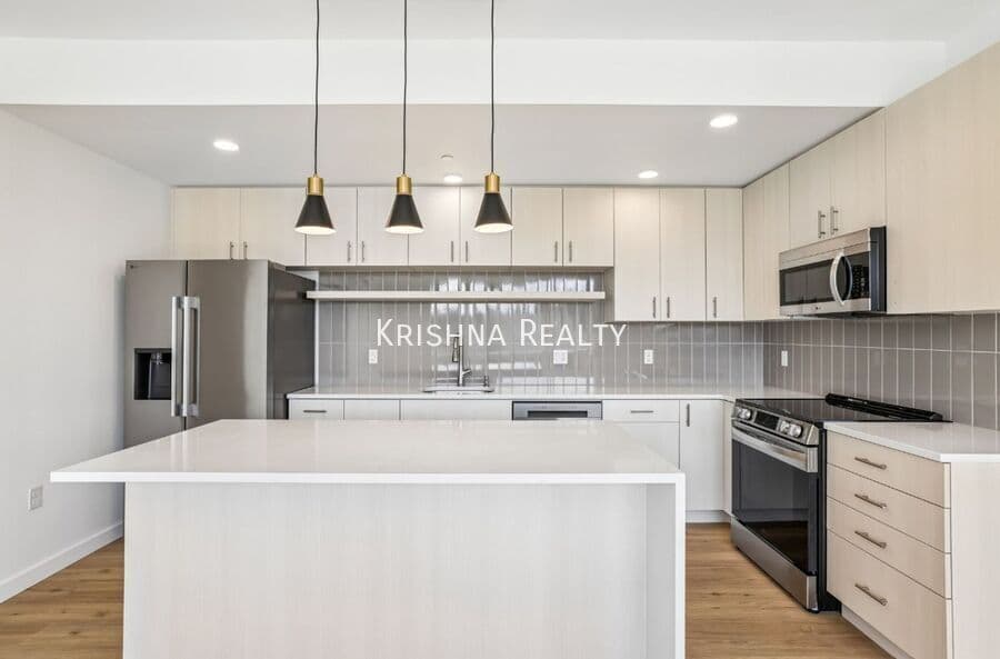 Portland Condo: 7650 NW 170th Ave - Unit