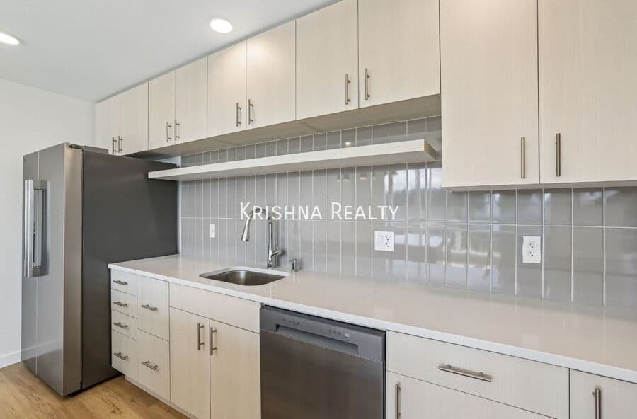 Portland Condo: 7650 NW 170th Ave - Unit
