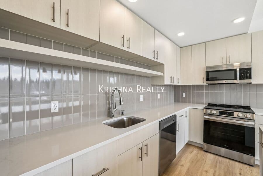 Portland Condo: 7650 NW 170th Ave - Unit
