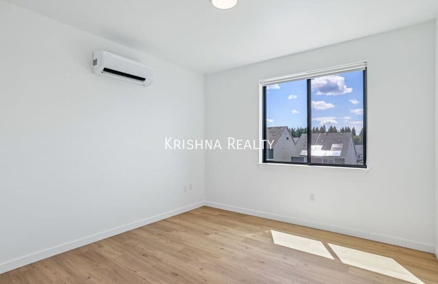 Portland Condo: 7650 NW 170th Ave - Unit