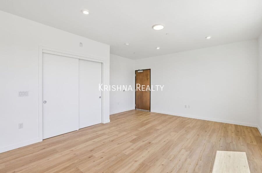 Portland Condo: 7650 NW 170th Ave - Unit