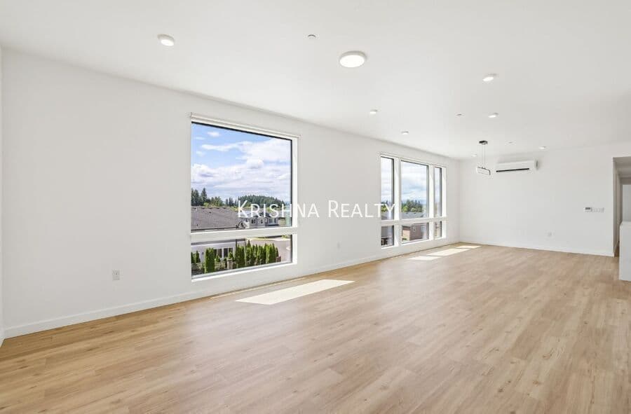 Portland Condo: 7650 NW 170th Ave - Unit