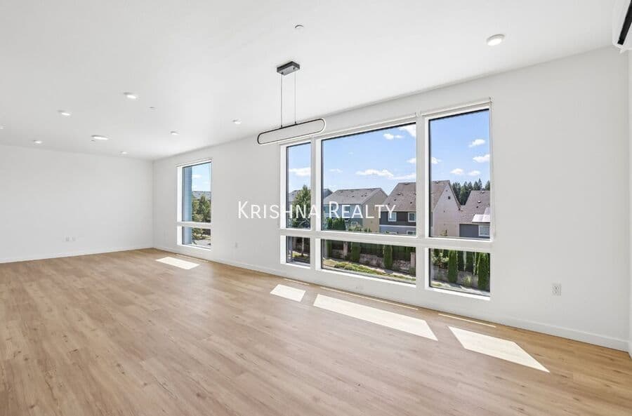 Portland Condo: 7650 NW 170th Ave - Unit