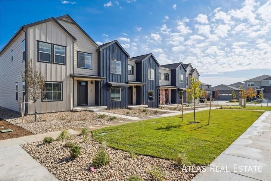 Brighton Condo: 639 Rawah Alley