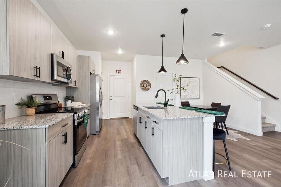Brighton Condo: 639 Rawah Alley