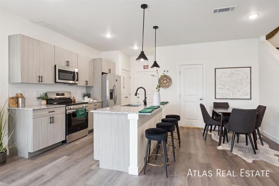 Brighton Condo: 639 Rawah Alley