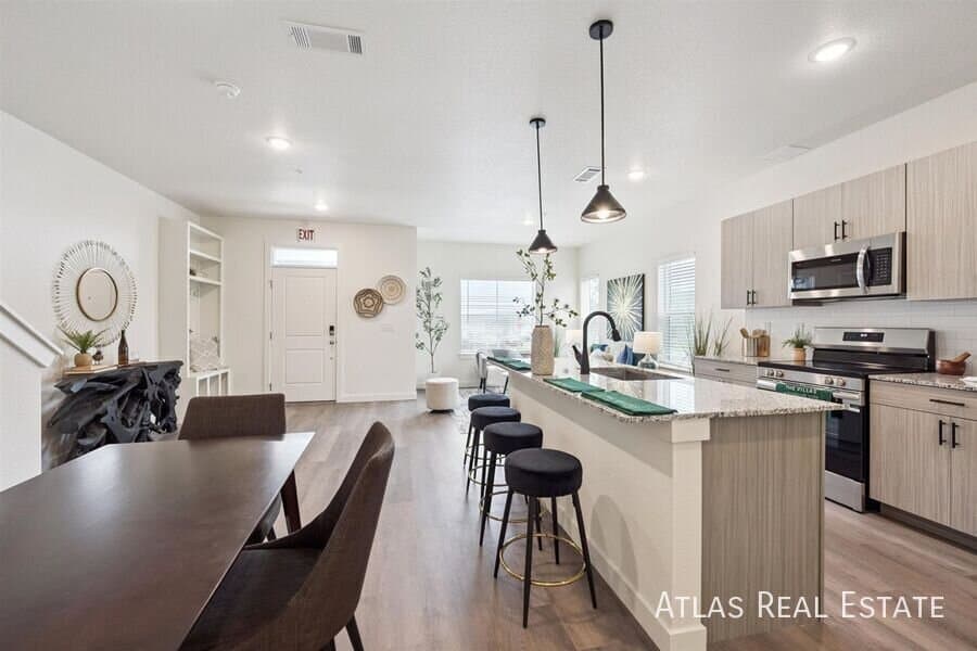 Brighton Condo: 639 Rawah Alley