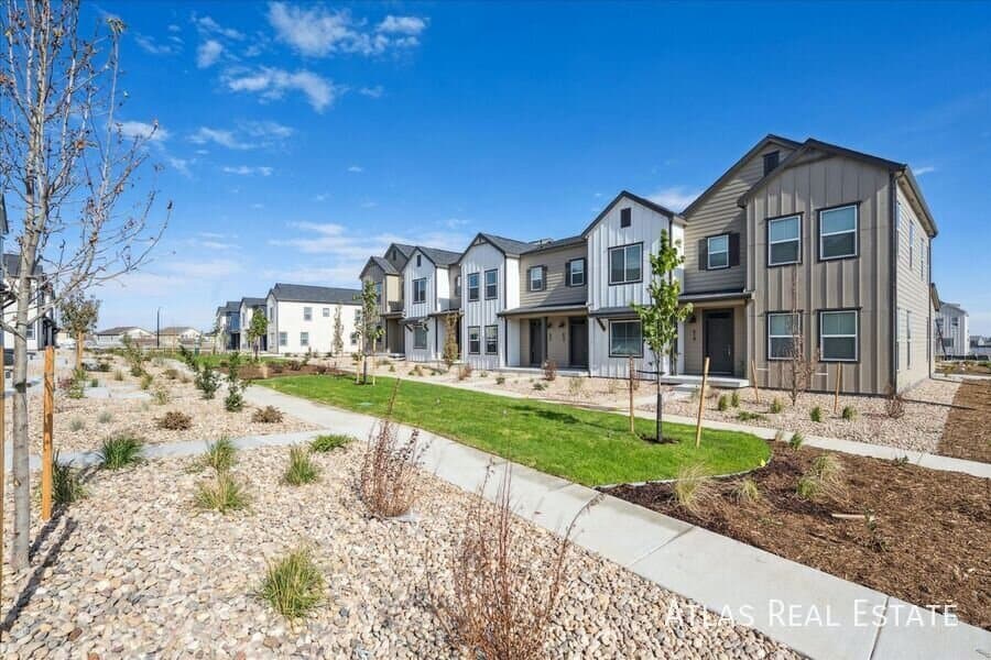 Brighton Condo: 639 Rawah Alley