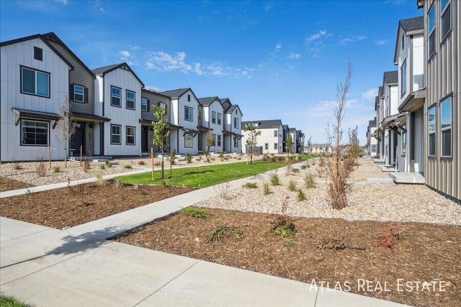 Brighton Condo: 639 Rawah Alley