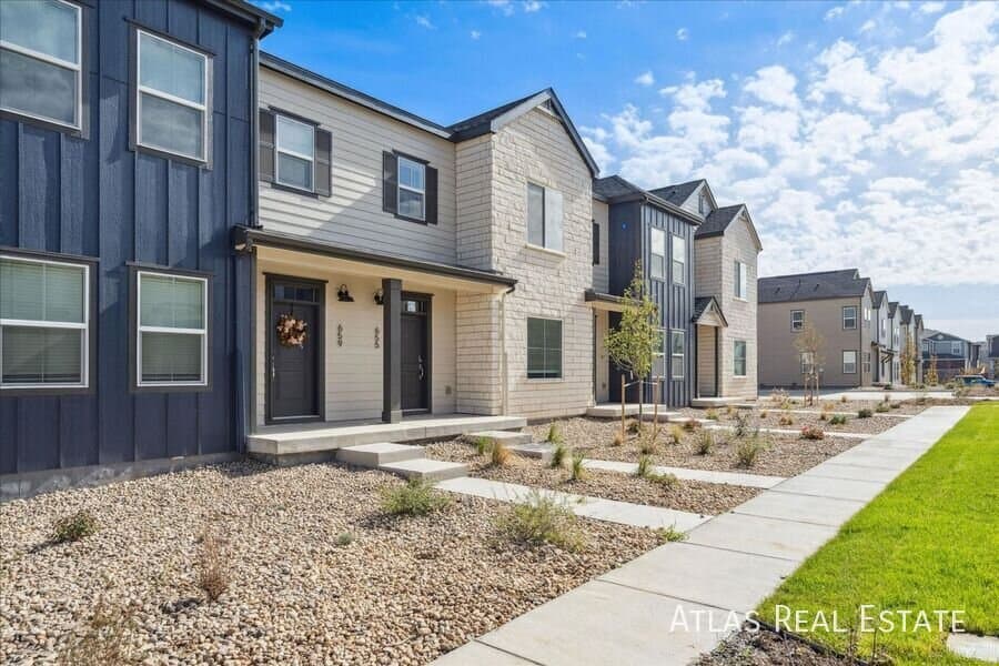 Brighton Condo: 639 Rawah Alley