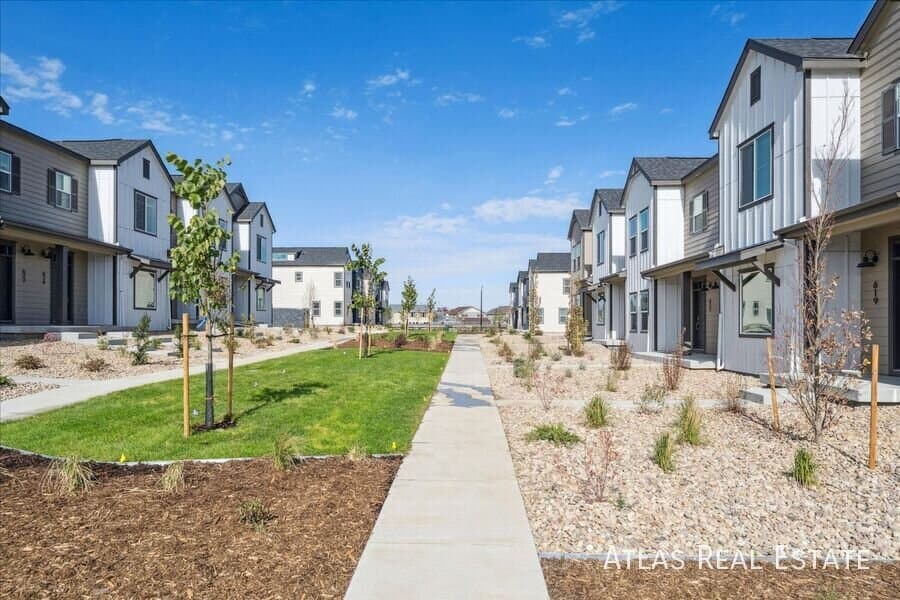 Brighton Condo: 639 Rawah Alley