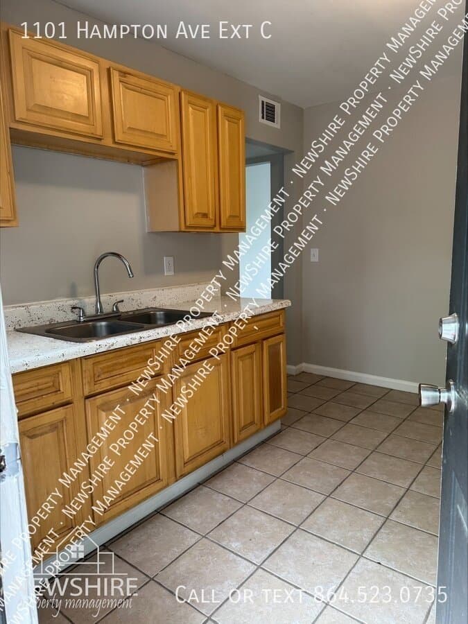 Greenville Condo: 1101 Hampton Ave Ext C