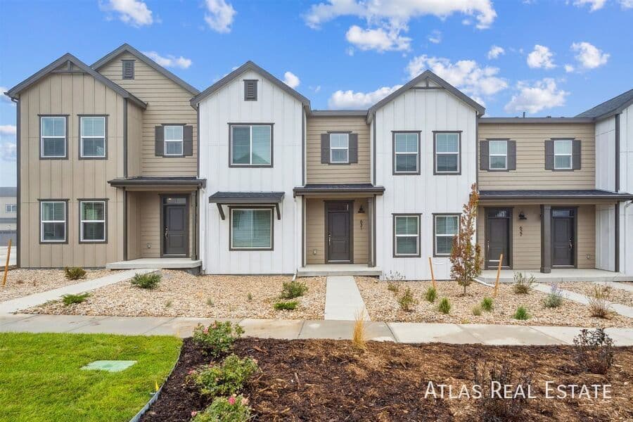 Brighton Condo: 635 Rawah Alley