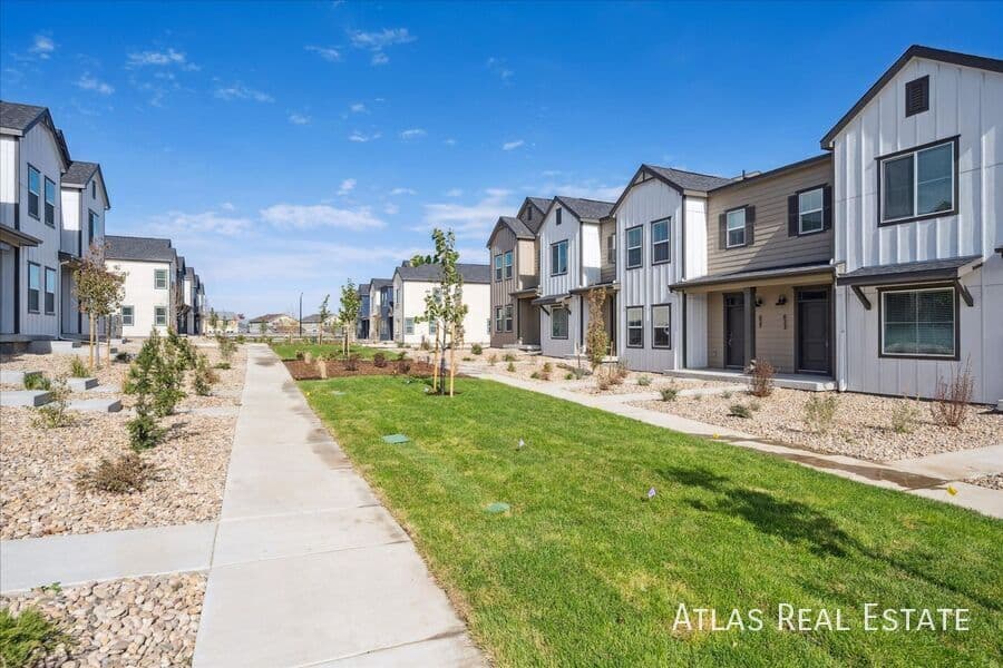 Brighton Condo: 635 Rawah Alley