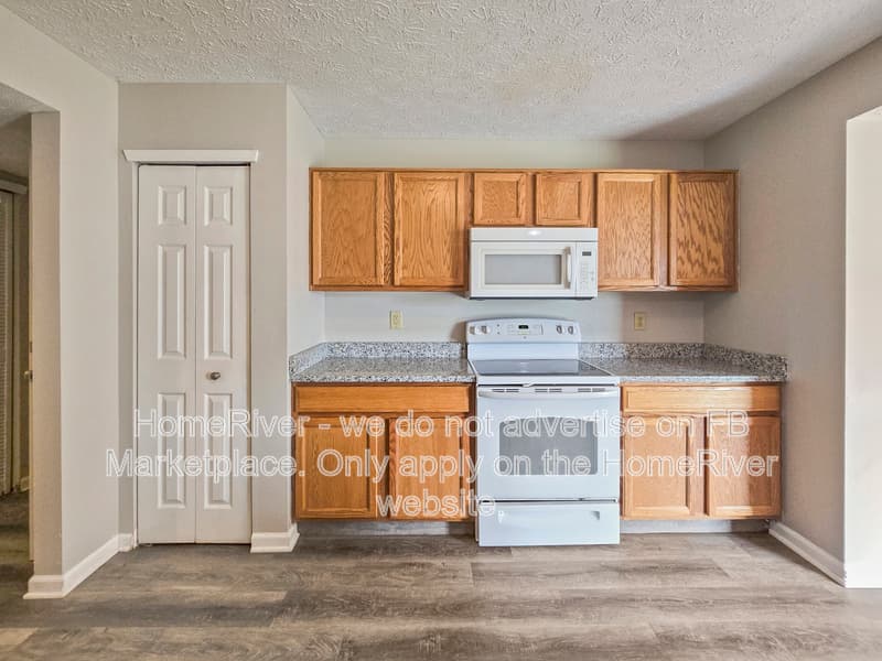 Whiteland House: 499 Pitch Pine Dr