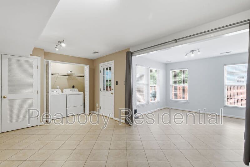 Sterling House: 46670 Cavendish Sq