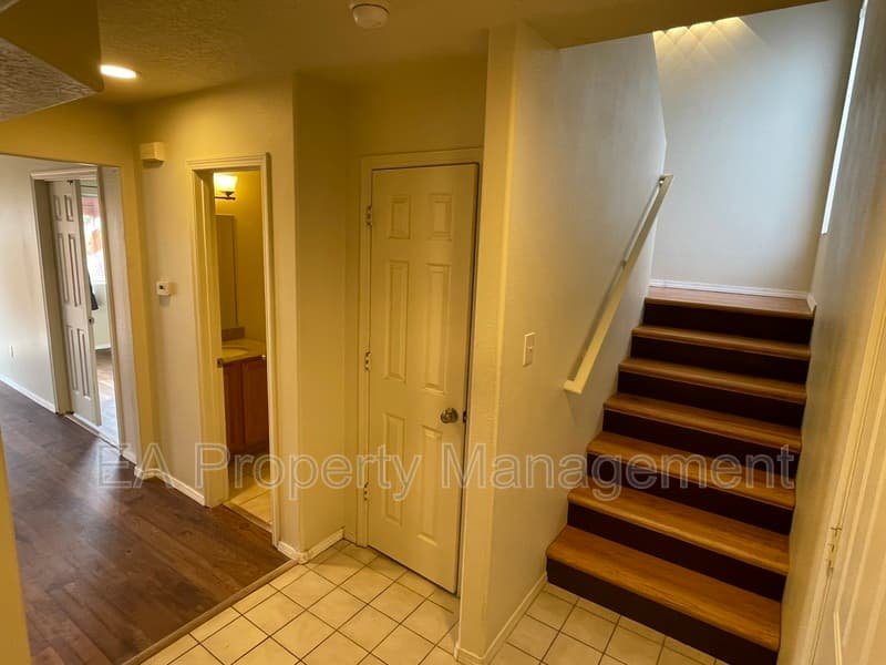 Albuquerque Townhome: 11322 Campo Del Sol Ave NE