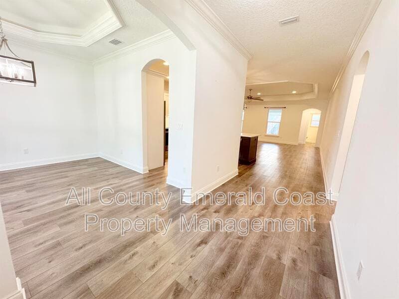 Destin House: 481 Kelly Street