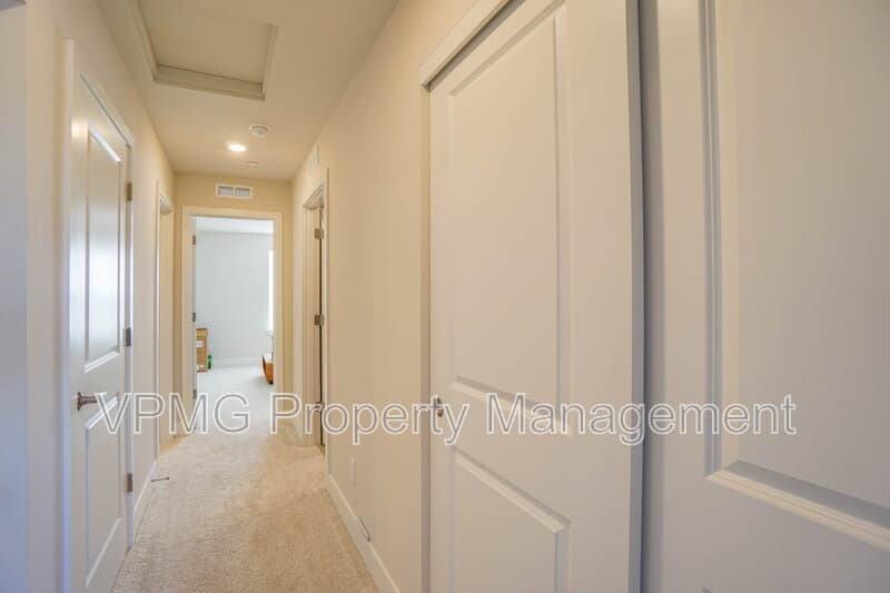 Washougal House: 359 W Koa St