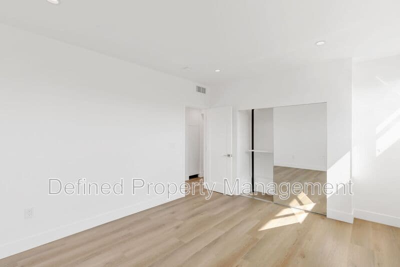 Los Angeles Condo: 8355 Blackburn Ave