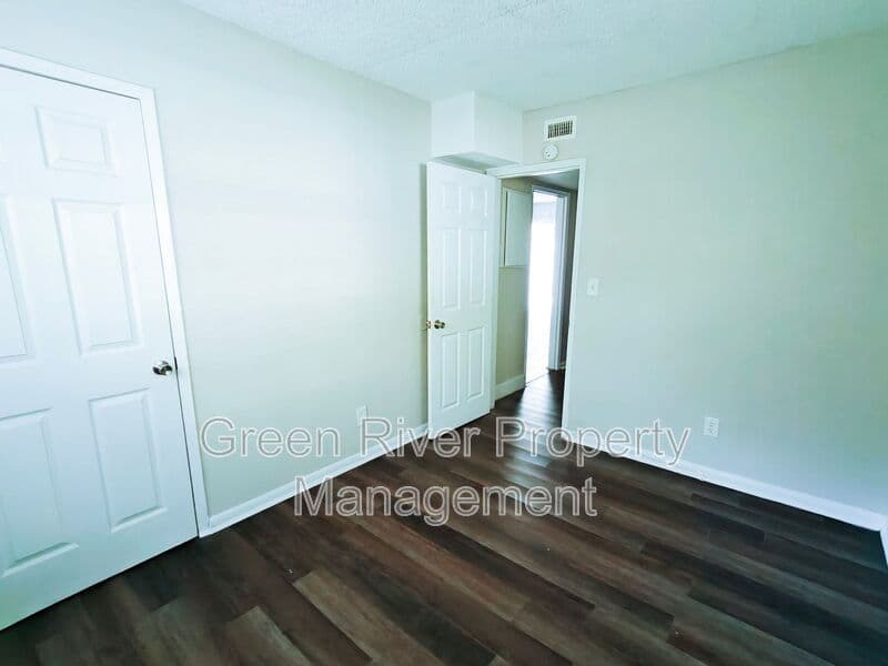 Jacksonville House: 2831 West 6th Street