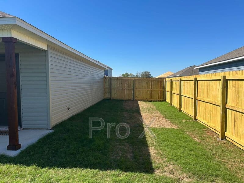 Pea Ridge House: 2708 Young St