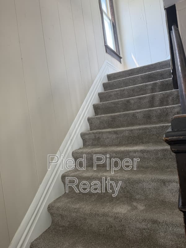 Freeport House: 839 S Adams Ave