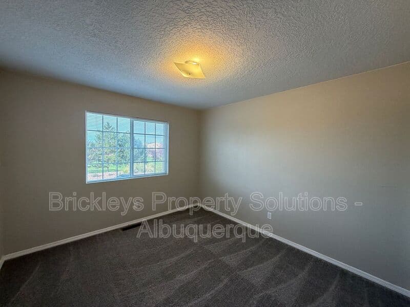 Albuquerque House: 7008 Tree Line Ave NW