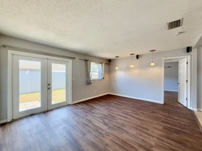St. Petersburg House: 6943 Buhrley Terrace North