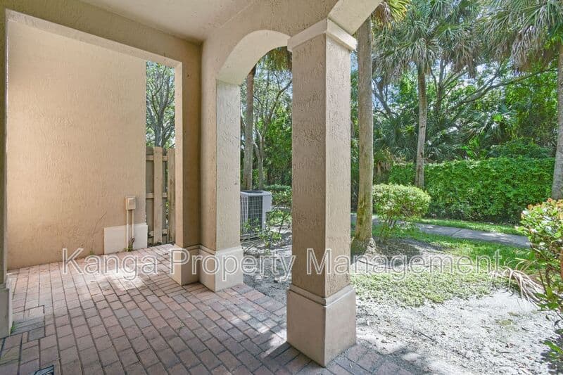 West Palm Beach Condo: 2912 Hidden Hills