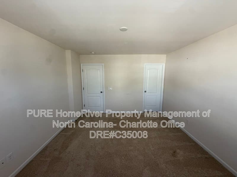Mooresville House: 150 Farmers Folly Drive