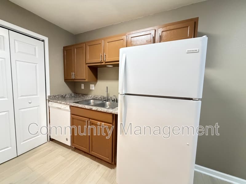 Baton Rouge Condo: 2150 N Sherwood Forest Dr
