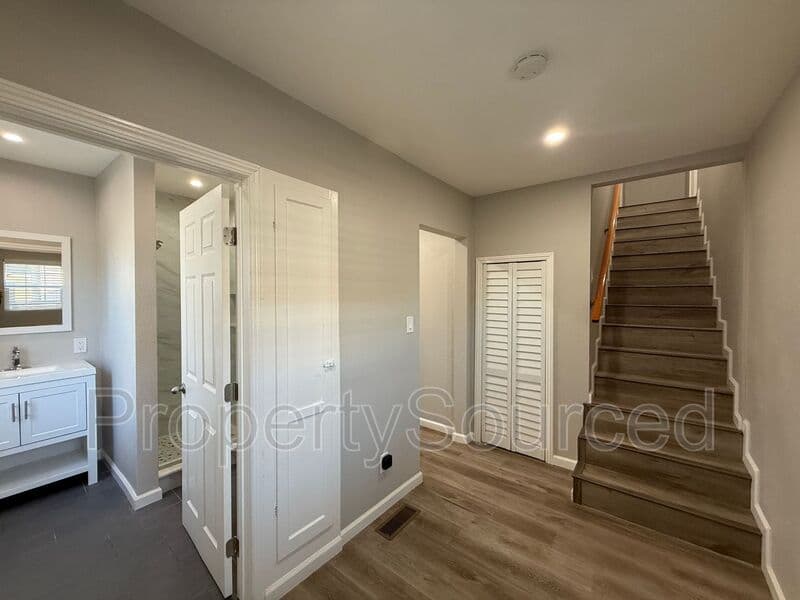 Manteca House: 807 W Yosemite