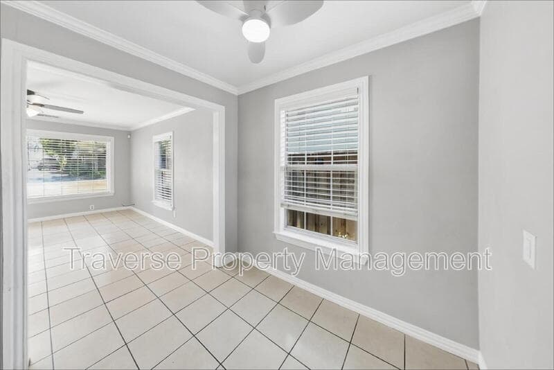Fort Worth House: 1221 Blalock Avenue
