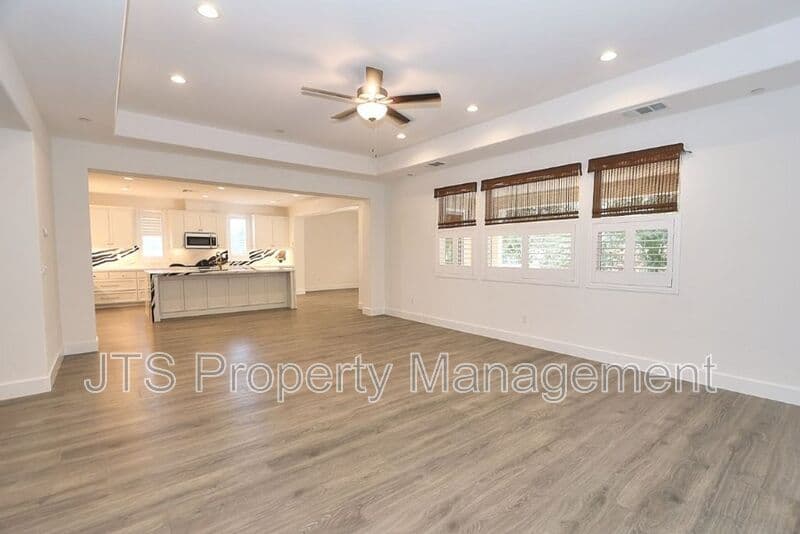 Fair Oaks House: 4988 Amina Fair Way