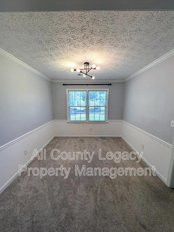 Auburn House: 383 Blackberry Cir