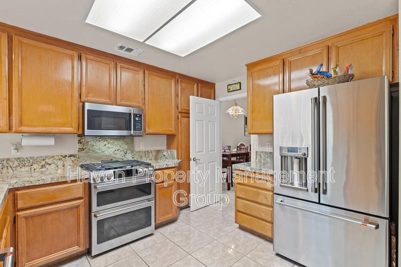 Tracy House: 2866 Valcourt Way