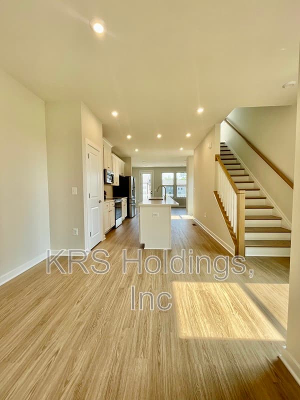 Woodbridge Townhome: 3738 District Dr.