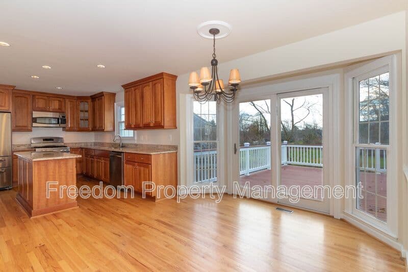 Warrenton House: 80 Brookshire Dr