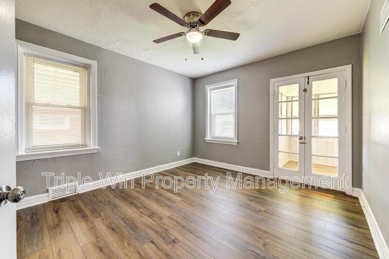 Saint Louis House: 8601 Virgil Ave