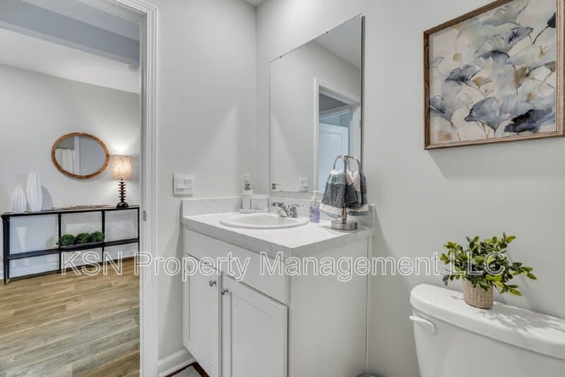 Bloomingdale House: 224 Skylark Rd