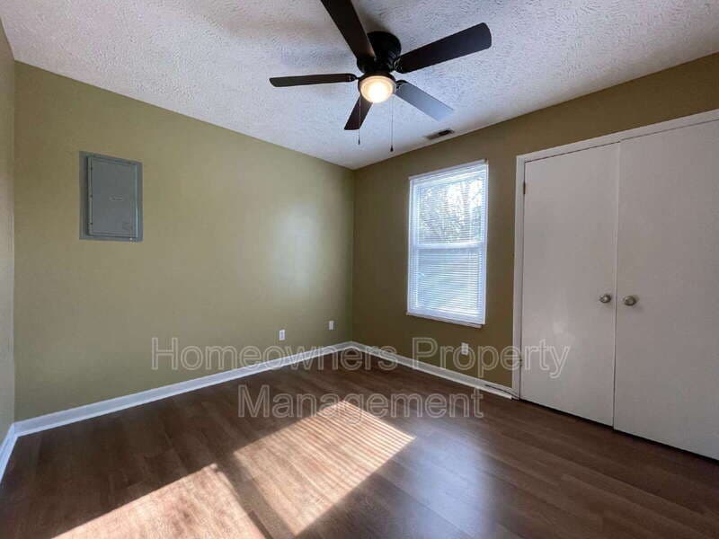 Fayetteville House: 6383 Hawfield Dr