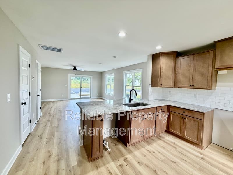 Pine Level Townhome: 422 W Main St