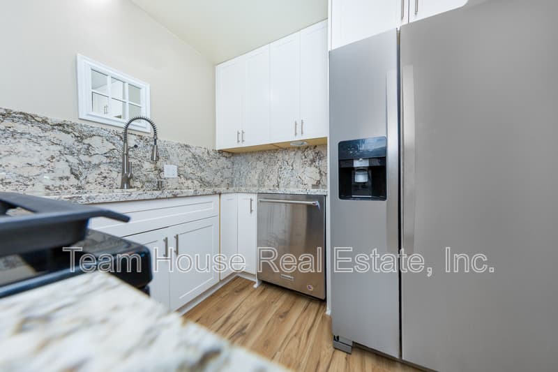 Newhall Condo: 19139 Avenue of the Oaks